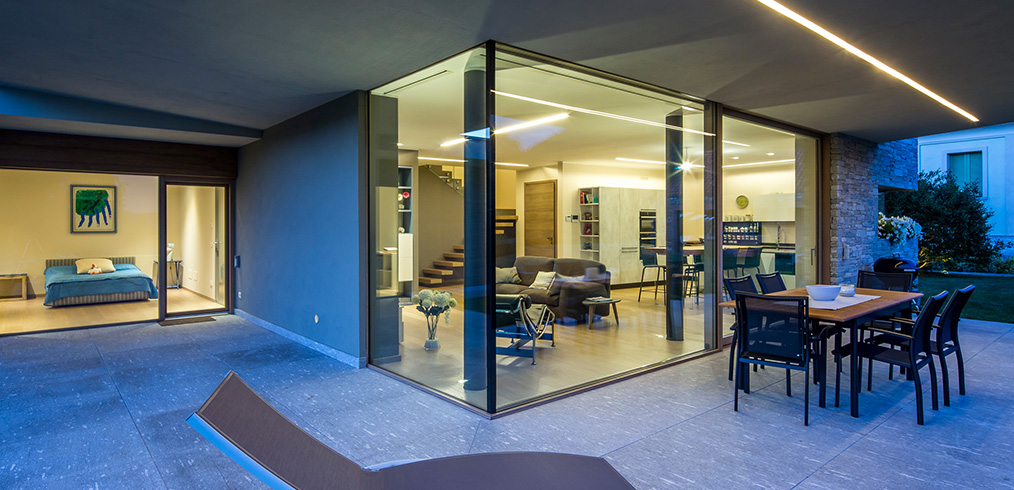 L’uso del vetro nelle case in legno: luminosità, stile ed efficienza energetica